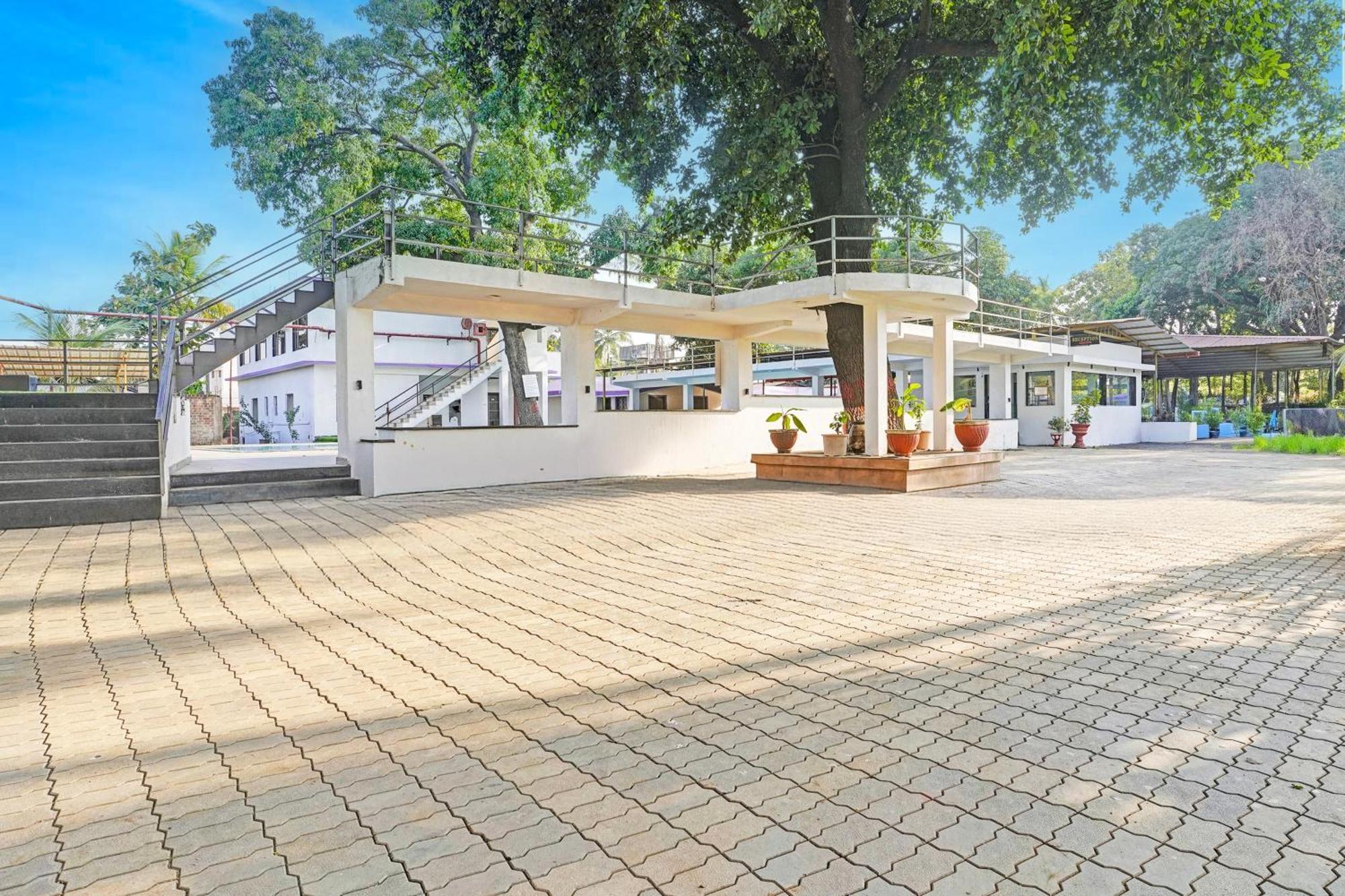 Hotel O Summer House Daman Luaran gambar